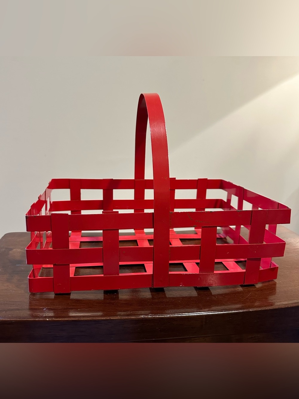 Red, metal produce style basket • woven • heavyweight